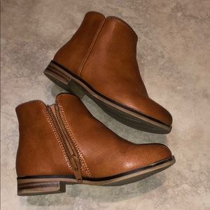 Toddler girl size 8 brown ankle boot